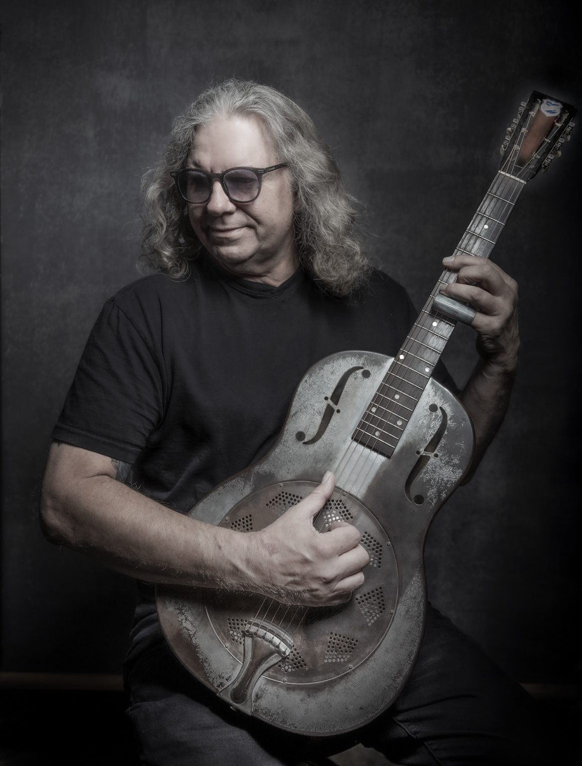 Solo portrait of the Delta Boy with resonator guitar